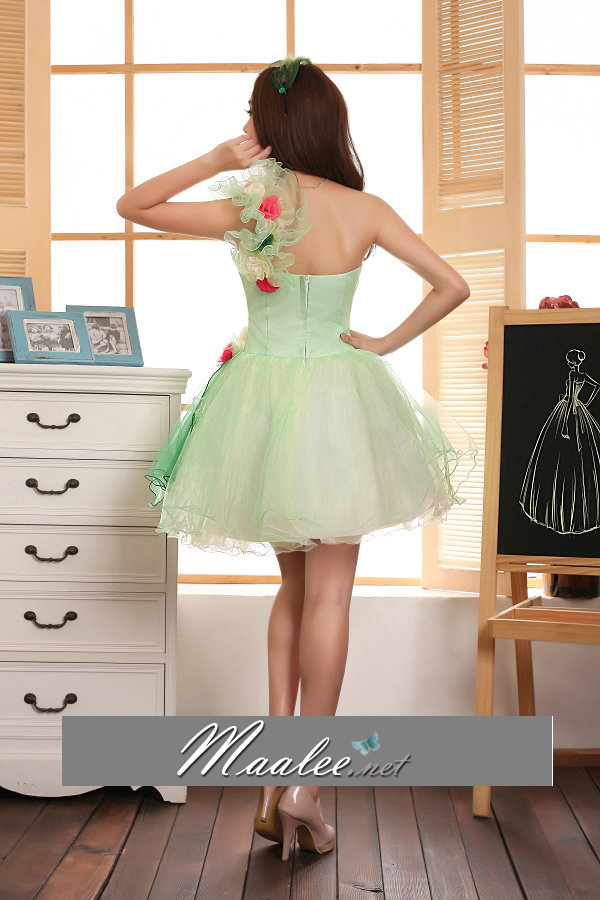 พร้อมเช่า ชุดแฟนซี ชุดราตรีสั้น ไหล่เดียว สีเขียว/เหลือง แต่งดอกไม้หลากสี ชายหยัก ฟูสวย