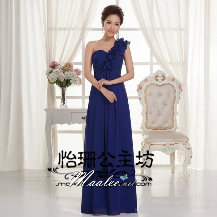 พร้อมเช่า ชุดราตรียาว ไหล่เดียว จับเดรปหน้าอก แต่งระบายช่วงไหล่ สีน้ำเงิน