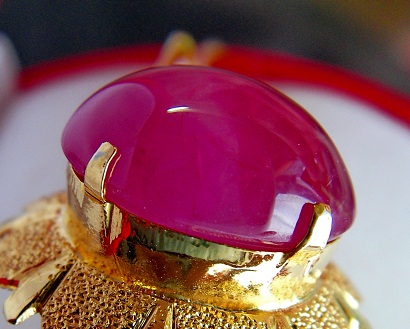 ทับทิมพม่าNATURAL RUBY เซอร์AIGS ทับทิมพม่า แดงสดออกแพรไทย กิม บ่ เซี่ยง สวยจริงอย่างนี้หายาก เม็ดนี้สวยจริง นน.7.94ct.ขนาด12.98x10.05x6.37mm