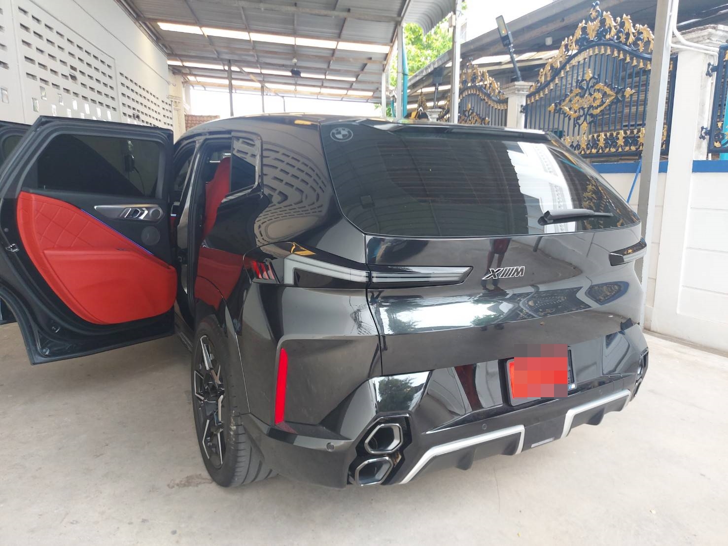 พรมรถยนต์ BMW XM G09 ปูพรม6D สีดำด้ายดำ ลายเคฟล่า + ท้าย