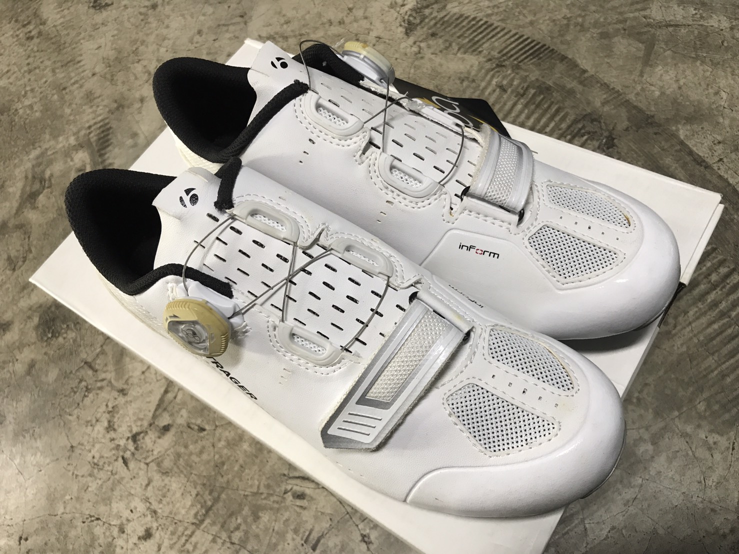 รองเท้าเสือหมอบ BONTRAGER VELOCIS ROAD SHOE 2017 หน้ากว้าง