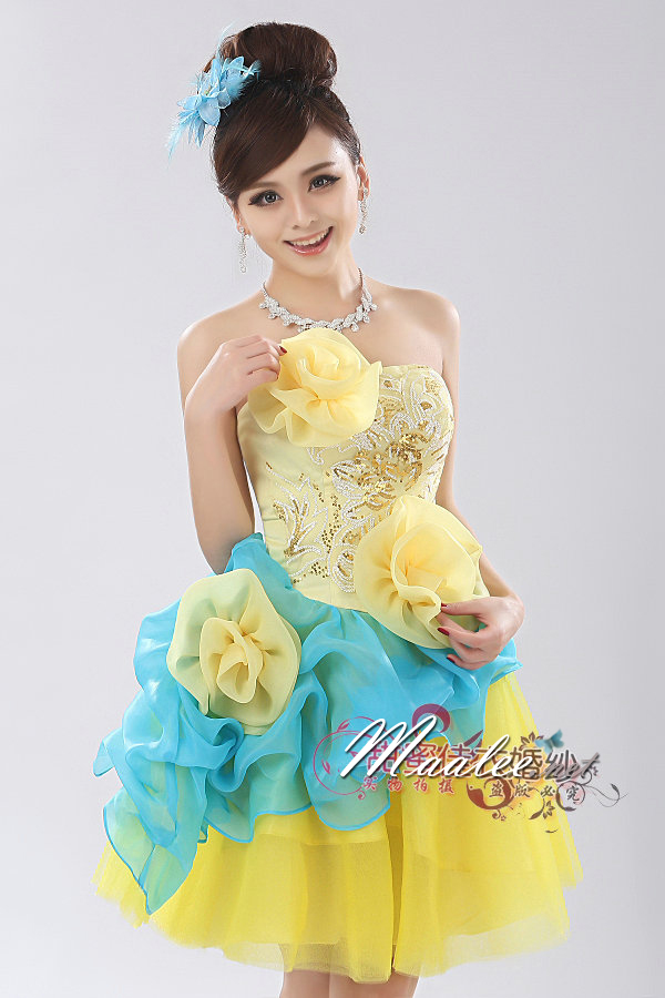 พร้อมเช่า ชุดแฟนซี ชุดราตรีสั้น เกาะอก สีเหลือง/ฟ้า แต่งดอกไม้ อกแต่งเลื่อม กระโปรงผ้าแก้ว น่ารักฟรุ้งฟริ้ง