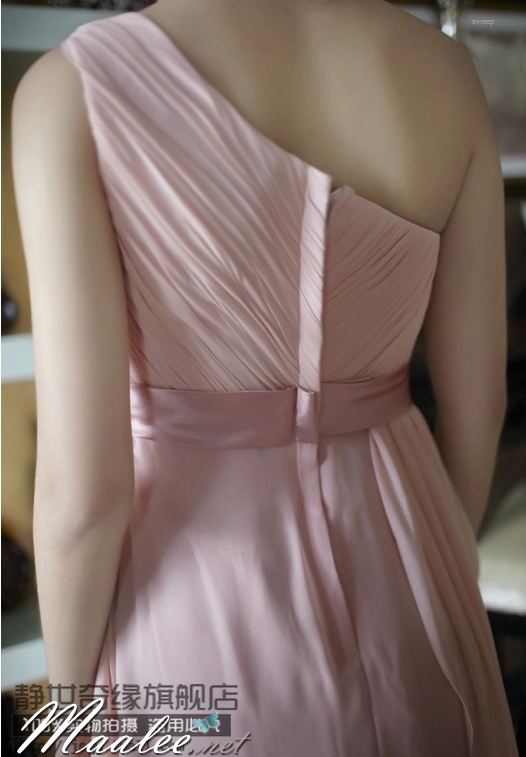 พร้อมเช่า ชุดราตรียาว สีชมพู Pastel สวยหวาน ไหล่เดียว จับเดรป แต่งโบว์ผ้าซาติน