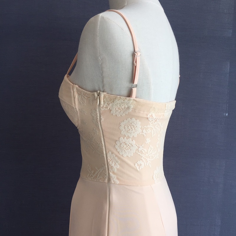 พร้อมเช่า ชุดเดรสยาว เกาะอกสายเดี่ยว ทรงเข้ารูป สำหรับสาวไซส์เล็ก