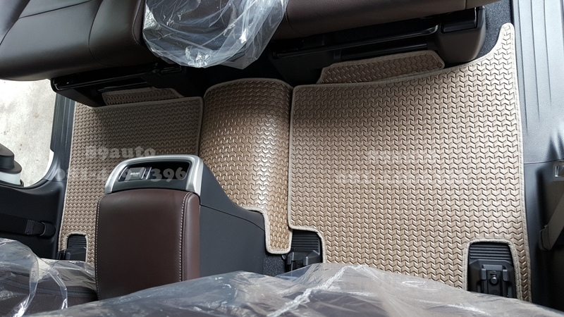 พรมกระดุมรถยนต์ Toyota Fortuner 2015-2017 ธนูสีน้ำตาลขอบครีม