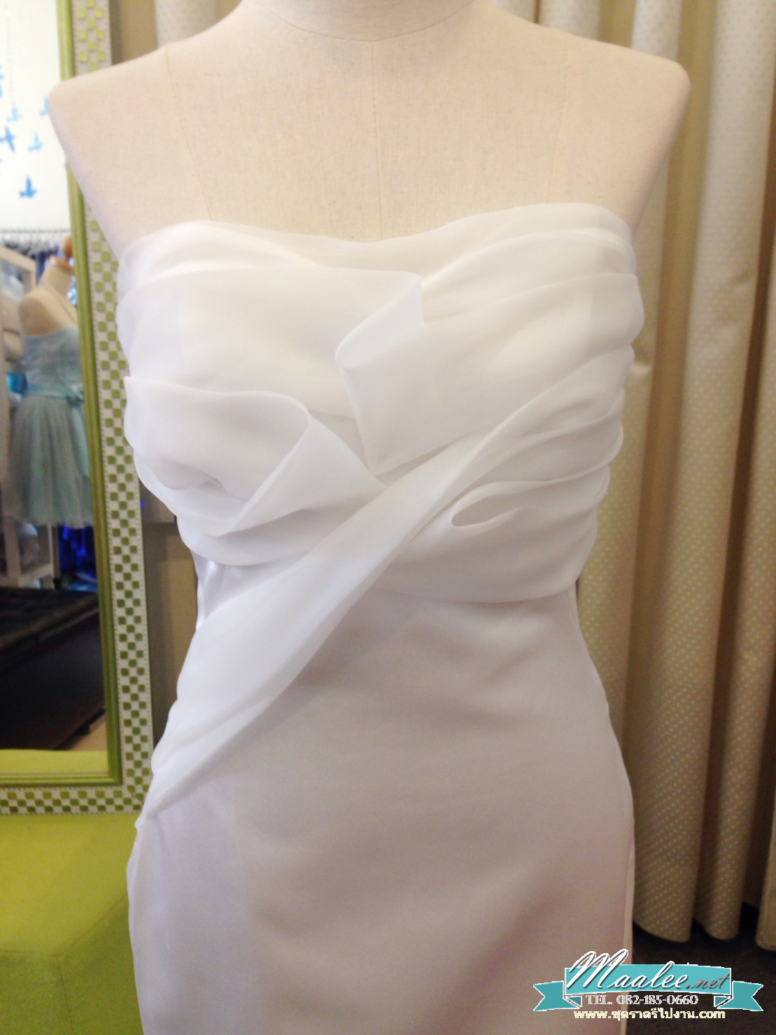 พร้อมเช่า ชุดเจ้าสาว/เพื่อนเจ้าสาว ราตรียาว แบบเกาะอก ทรงหางปลา สีแดง เรียบหรู แต่งผ้าแก้วช่วงอก กระโปรงผ้าซาติน ชายยาว (เชือกผูกหลัง)