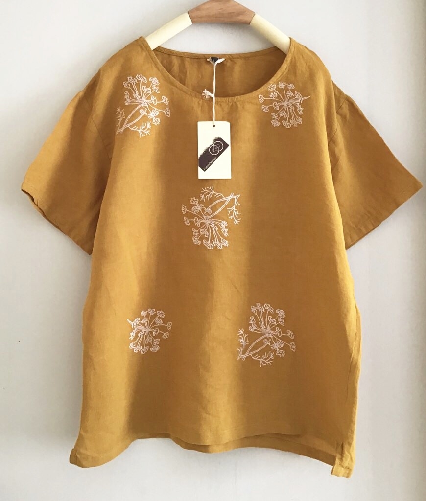เสื้อผ้าลินินปักลายดอกไม้