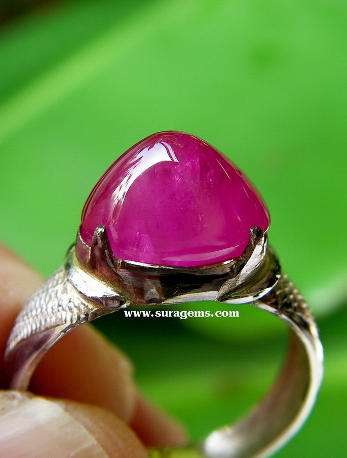 Natural Ruby Burma ทับทิมพม่า ทรงกองข้าวแดงชมพู เนื้อแพร เผาเก่า ขนาด1.5x0.7x0.7 mm. น้ำหนัก 4.7 ct.