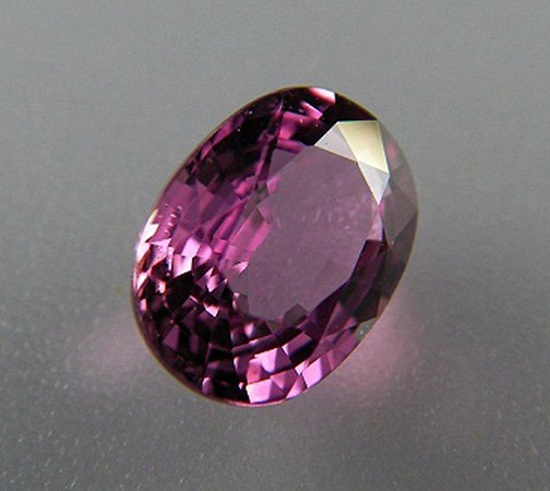 พัดพารัดชา ซัฟฟาย(Padparadscha Violet Sapphire)พลอยดิบ Unheated ธรรมชาติ100% ความสะอาด IF-VVS ขนาด 5.2x7.1.x3.4 mm. น้ำหนัก 1.15 ct. ราคาโทรถาม