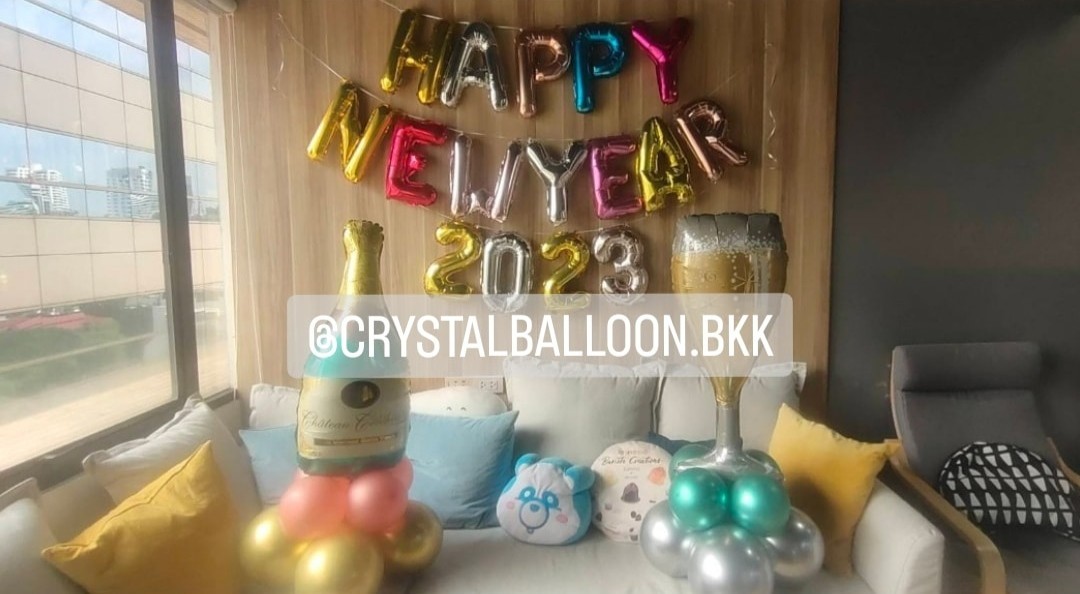 ลูกโป่ง New Year ฟอยล์ตัวอักษร ขนาด 16" 16 ตัวอักษร คละสี พร้อมตกแต่ง ฟอยล์ขวดไวน์ ตั้งฐาน 1 ชิ้น,ฟอยล์แก้วไวน์ ตั้งฐาน 1 ชิ้น สามารถเปลี่ยนสีลูกโป่ง/เปลี่ยนฟอยล์ตกแต่งได้