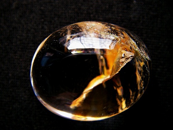 QU0029 แก้วใส แตกลายใน สวยใสกาบทองพลิ้วใจกลางเม็ดแก้ว ขนาดหัวแหวนกองข้าว นูนอลังการ ขนาดเม็ดแก้ว 20.04x24.47x14.49 มม. นน.46.80 ct.