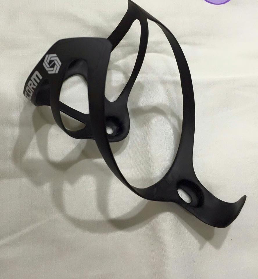 ขากระติกคาร์บ้อน STROM CARBON BOTTLE CAGE (ดำด้าน และ ดำเงา)