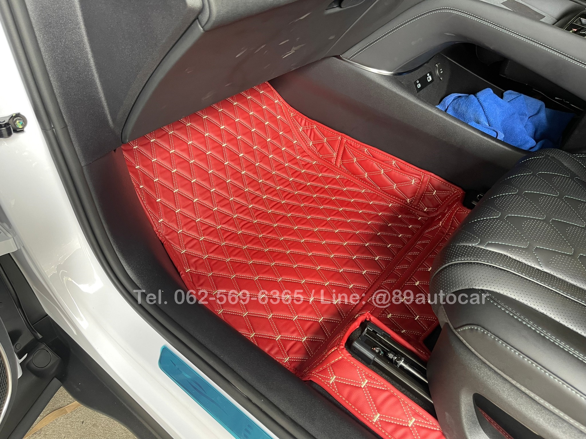 พรมปูพื้นรถยนต์ BYD Sealion 7 (บีวายดี ซีไลอ้อนเจ็ด) ปูพรมVVIP สีแดงไวน์ด้ายทอง 6 ชิ้น