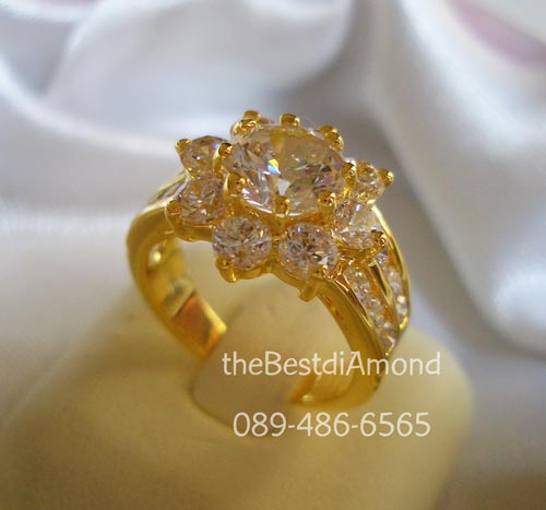 BR704+++Big Flower+++แหวนดอกไม้วงโตๆ แถมเพชรด้านข้างอีก ข้างละ 2 แถว งานเริ่ดหรู โชว์เพชรเต็มๆ ระยิบระยับไปหมด สวยมากค่ะ