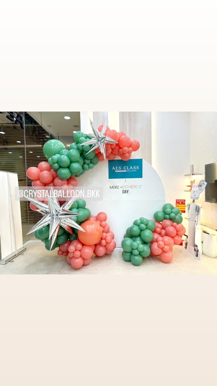 Organic Backdrop เปิดร้าน ฉากกลม สีขาว ขนาด 2x2 เมตร พร้อม ประดับฟอยล์ พร้อมตกแต่ง สามารถเปลี่ยนสีลูกโป่ง/เปลี่ยนข้อความ/เปลี่ยนฟอยล์ตกแต่งได้