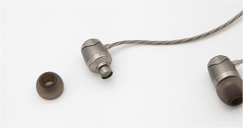 ขาย Soundmagic E11C หูฟังในตำนานรุ่นพัฒนาต่อยอดจาก E10 พร้อมไมค์ในตัว