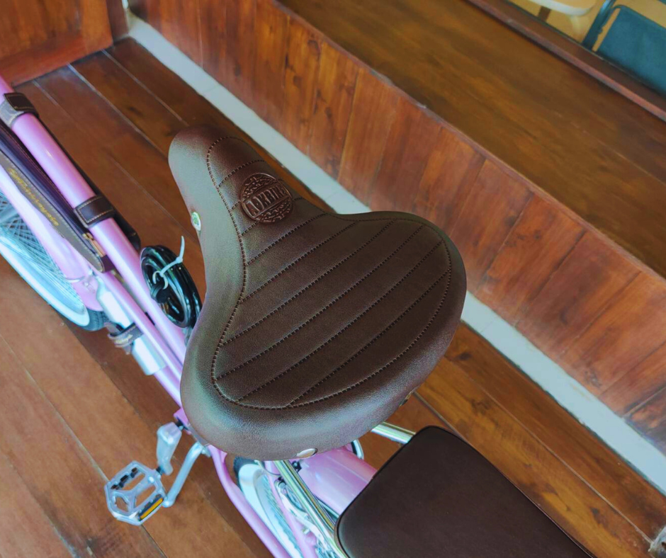 จักรยานครุยเซอร์ AOK BIKE Cruiser Beach bike เฟรมเหล็กชุบโครเมี่ยม ตะเกียบคู่ เกียร์ชิมาโน่ 7 สปีด ล้อขนาด 24 26 นิ้ว มาพร้อมกระเป๋า 3 ใบสไตล์วินเทจ