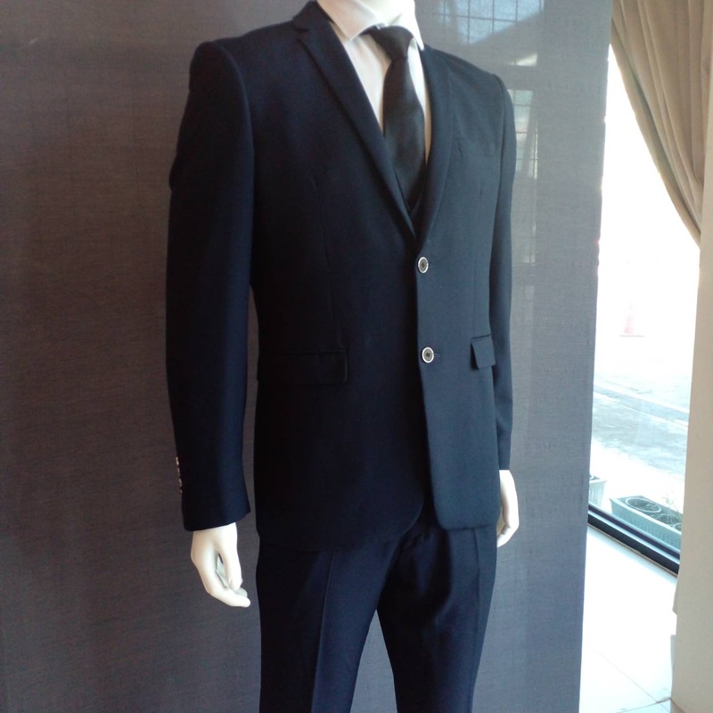 พร้อมเช่า ชุดสูทชาย สีกรมท่า 2 กระดุม งานละเอียด (พร้อมเสื้อกั๊ก)