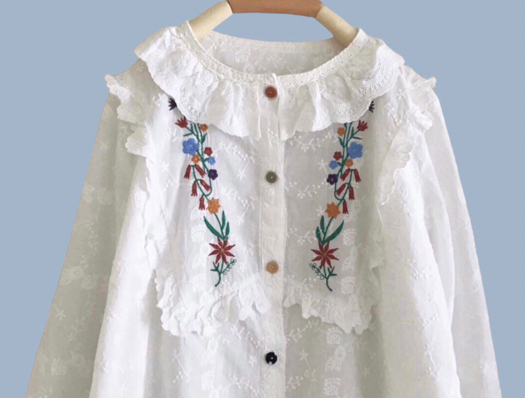 เสื้อผ้าลูกไม้ลายปักแต่งระบาย