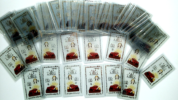 ตัวอย่างการ์ดสปอตจุดฟอยล์ พิมพ์เงิน เคลือบทอง ปั๊มโฮโลแกรมฟอยล์