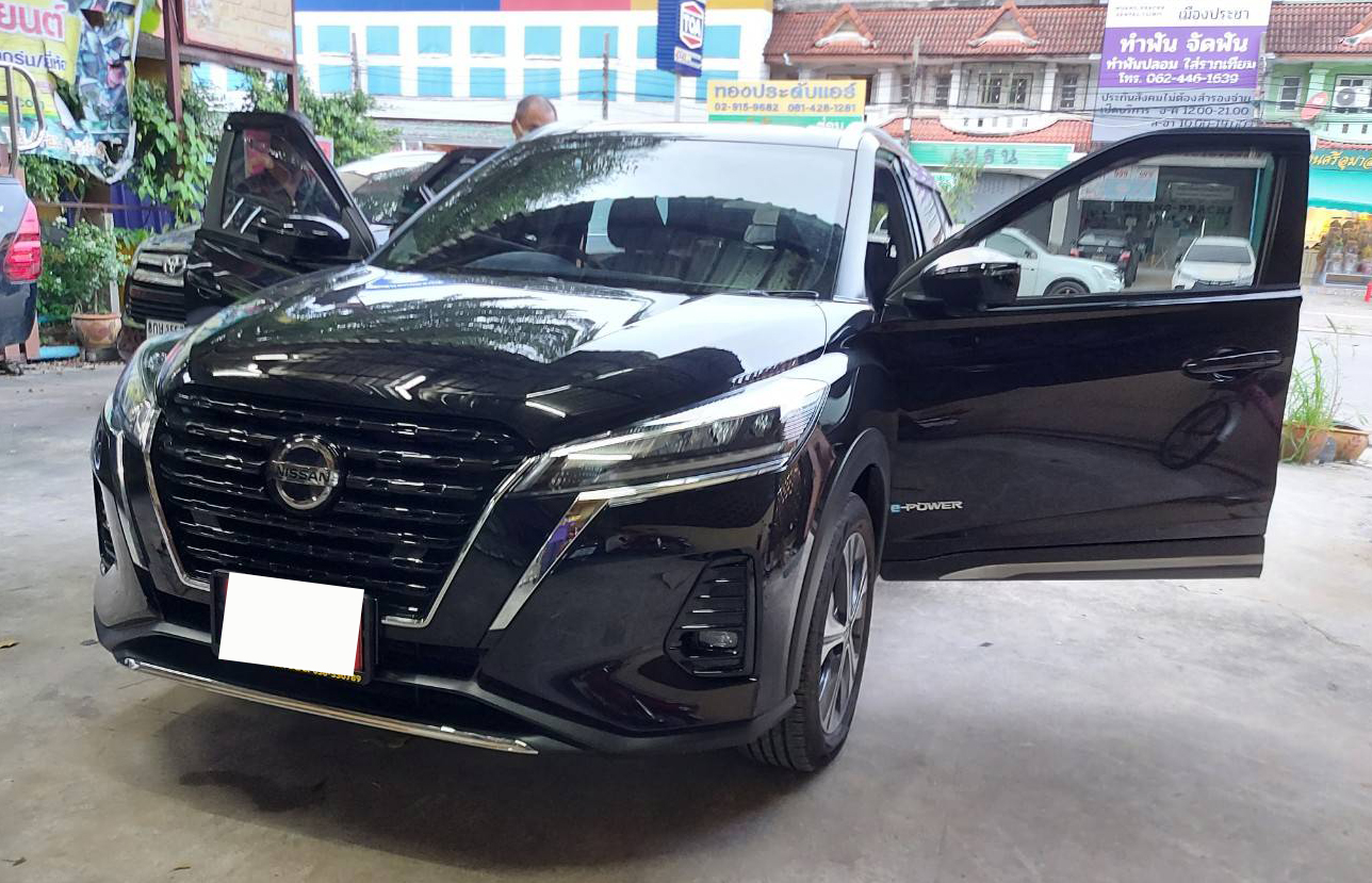 พรมรถยนต์ Nissan Kicis 2022 ปูพรม6D สีแดงไวน์ เต็มคัน