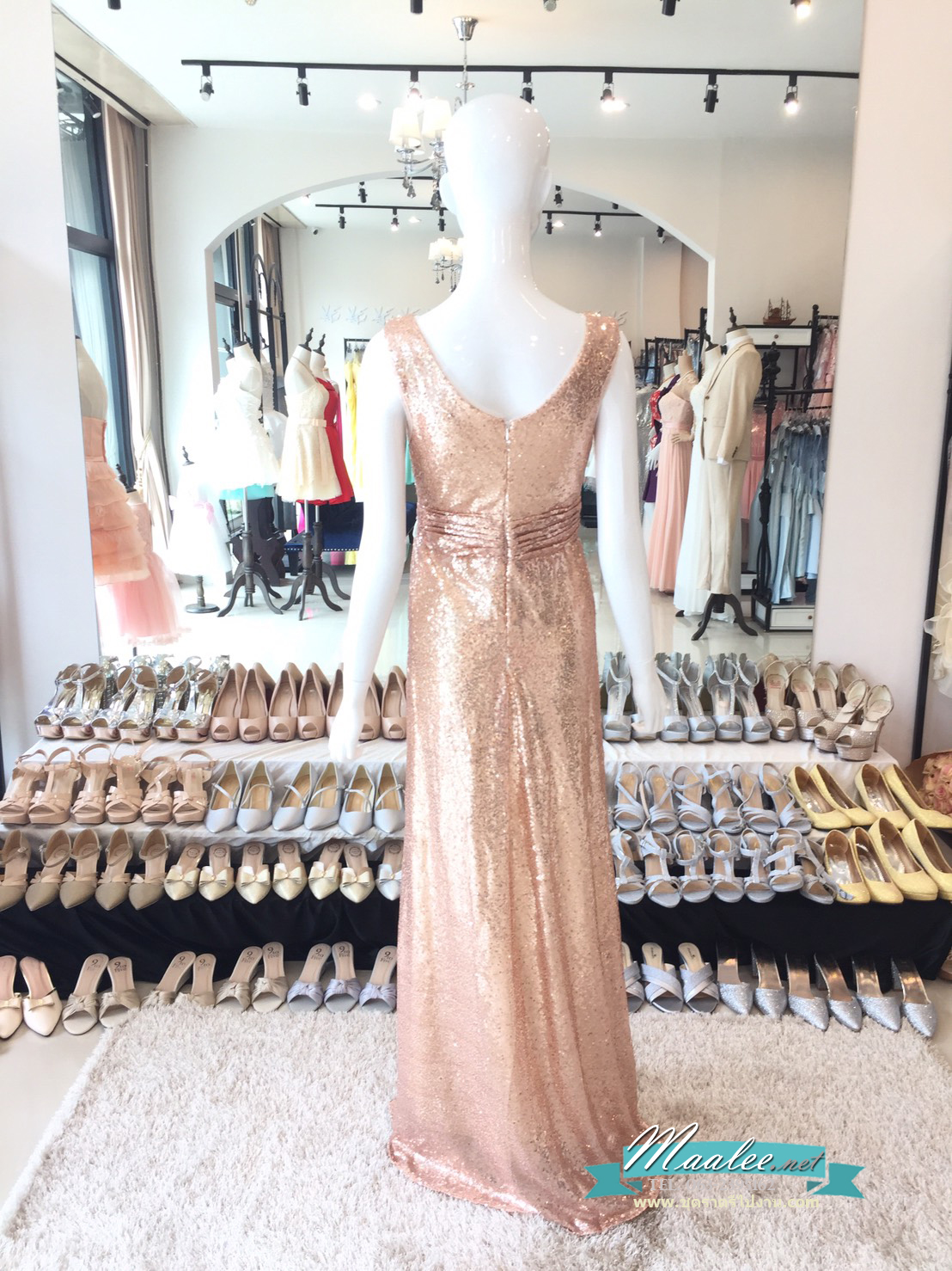 พร้อมเช่า ชุดราตรียาว แขนกุด สี Rose Gold แต่งเลื่อมทั้งตัว จับจีบช่วงเอว สวยหรู (ซิปหลัง)