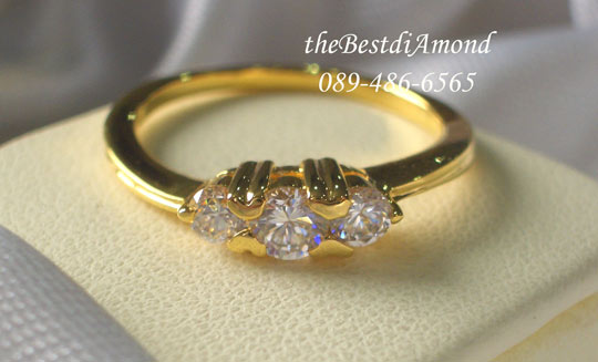 BR078+++แหวนเพชร3เม็ดขนาดเล็ก+++ เพชรวางเรียง 3 เม็ด ยกสูงขึ้นเล็กน้อยพอสวย เรียบๆใส่ได้ตลอด ไม่เว่อร์ แต่ดูดีค่ะ