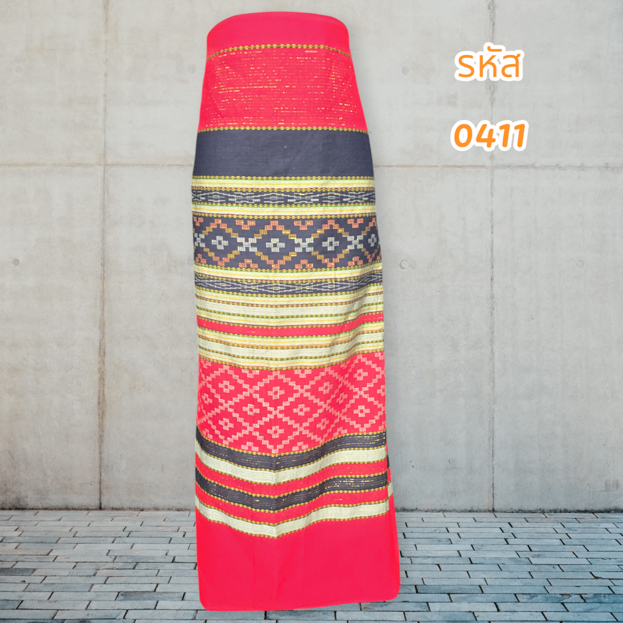 ผ้าถุงฝ้ายทอเมืองน่านสีแดง (เย็บข้างพร้อมนุ่ง)