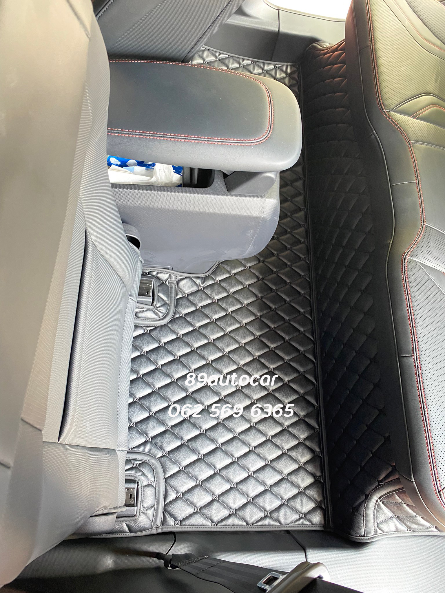 ขายพรมปูพื้นรถยนต์ Ford Mustang Mach-E 2022 สีดำล้วน เต็มคัน