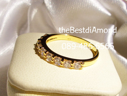 BR959+++แหวนแถวยอดนิยม+++กี่ปีๆ ก็ยังนิยมกันอยู่ ตัวเรือนดีไซน์แบบบางนิดๆ ใส่แล้ว Intrend ไม่เชย ใส่สวยทุกนิ้ว เพชรไม่ใหญ่มากขนาดกำลังดี