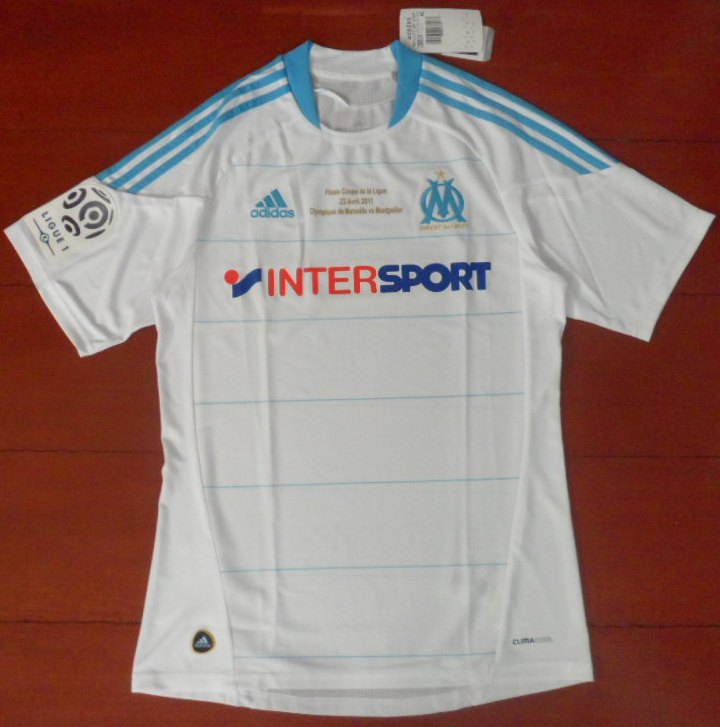 เสื้อฟุตบอล ทีมสโมสรโอลิมปิก มาร์กเซย ชุดเหย้า 2010/11 ปักนัดชิงคูป เดอ ลา ลีก 2011 ใหม่ S-Size / OLYMPIQUE de MARSEILLE Football Shirt Home Kit 2010/11 Finale Coupe de la Ligue 2011 MDT Jersey NEW S-Size