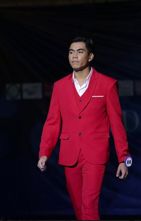 พร้อมเช่า ชุดสูทชาย สีแดงสด แต่งกระดุมดำ +เสื้อกั๊กสีส้มสด