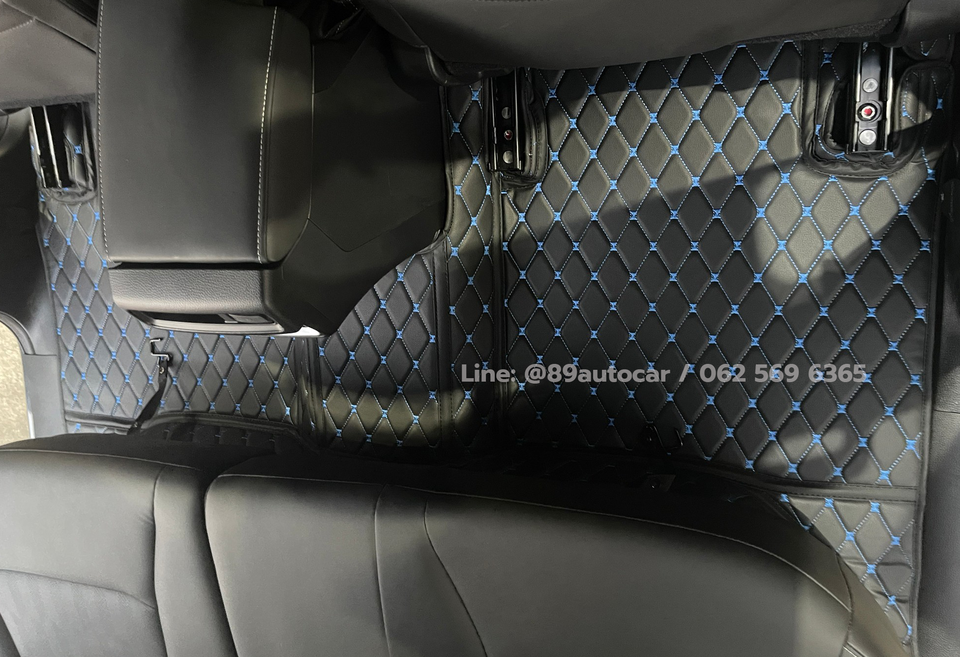 พรมปูพื้นรถยนต์ Isuzu D-Max 4 ประตู 2024 ปูพรม6D สีดำด้ายน้ำเงิน เต็มคัน