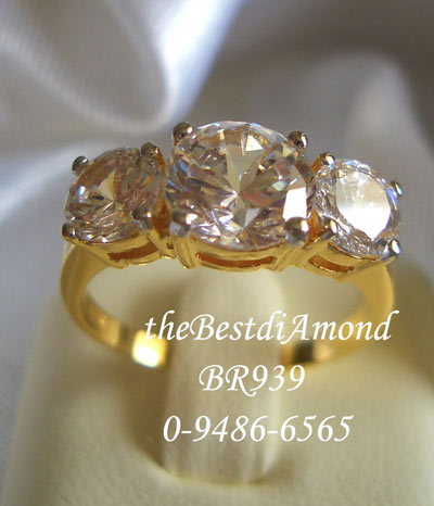BR939+++แหวนเพชร 3 เม็ด+++ หรู เรียบ อยู่ได้ทุกยุคทุกสมัย เป็นแบบ basic ที่ทุกคนต้องมีแบบนี้ค่ะ เพชรสวยมาก