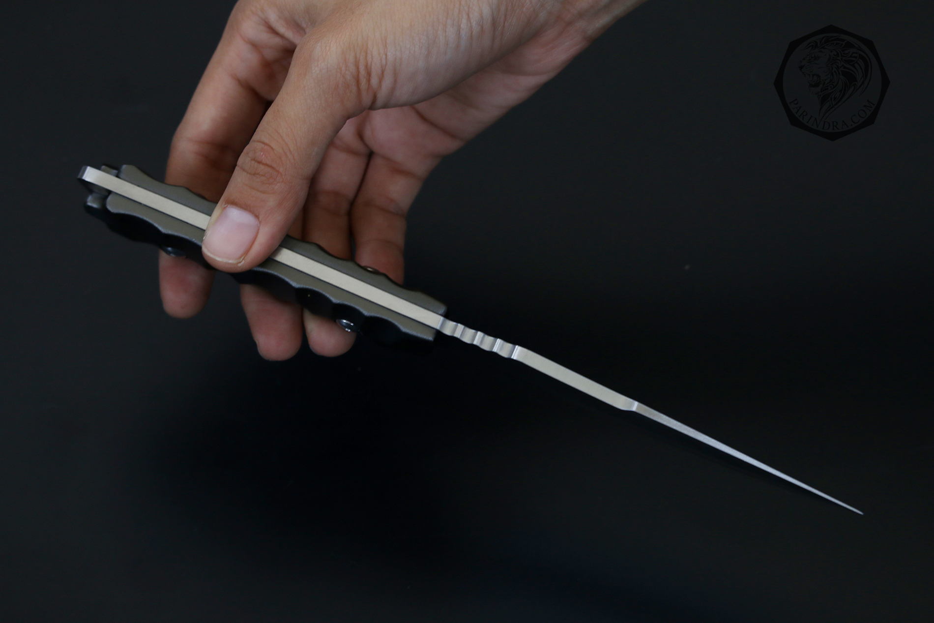 มีดใบตาย COLUMBIA รุ่น K605A ใบมีดสีเงิน ปลายแหลม ขนาด 9 นิ้ว