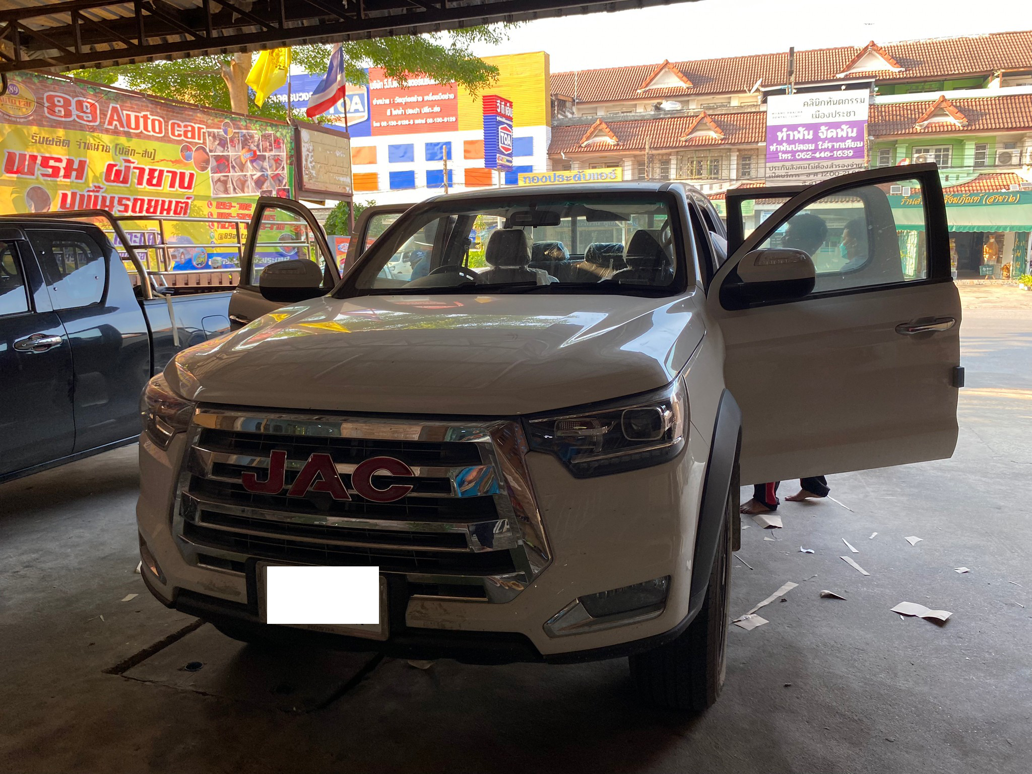 พรมปูพื้นรถยนต์ JAC T8 พรม6D สีดำด้ายดำ เข้ารูป เต็มคัน