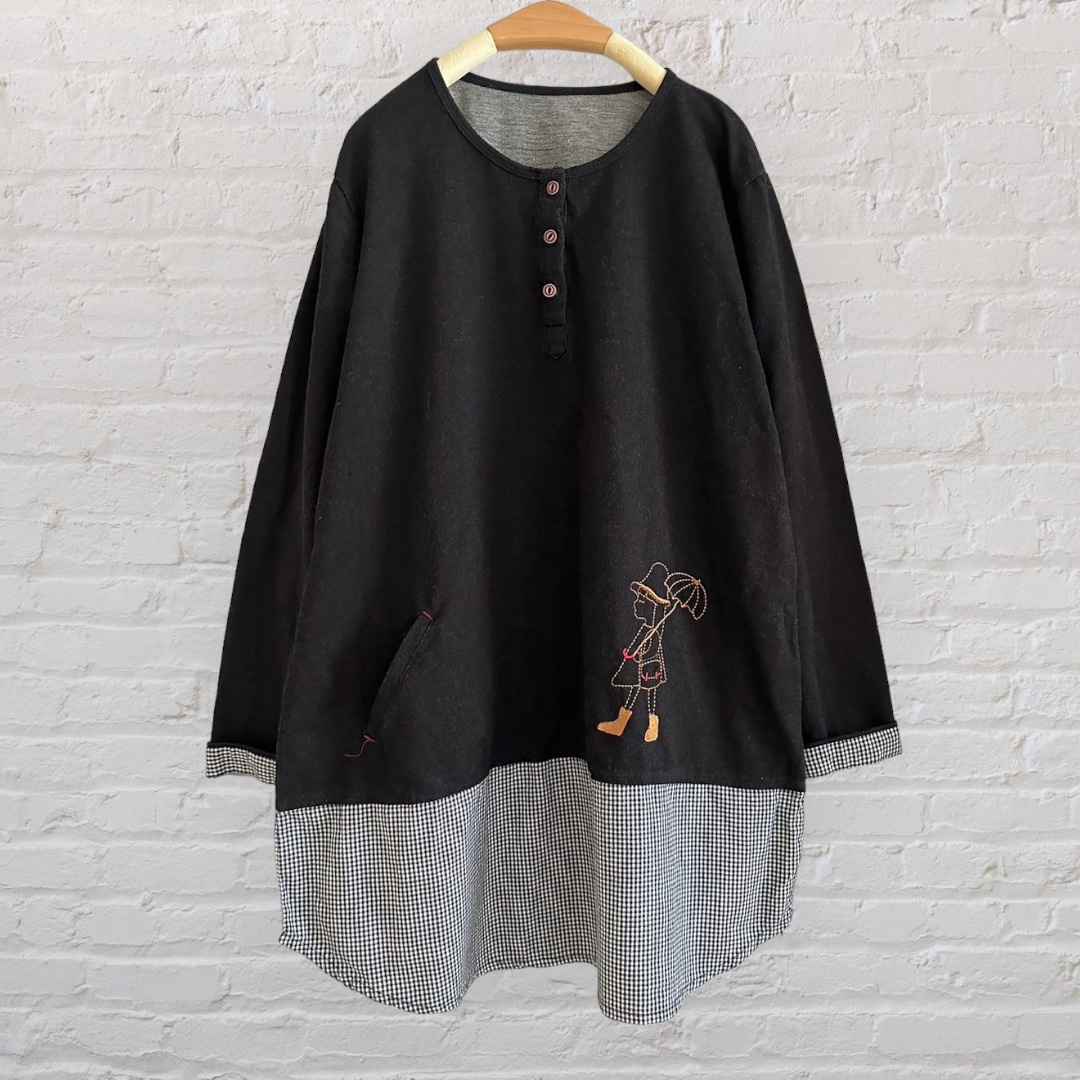 เสื้อยืดปักลายแต่งผ้าลายสก็อต