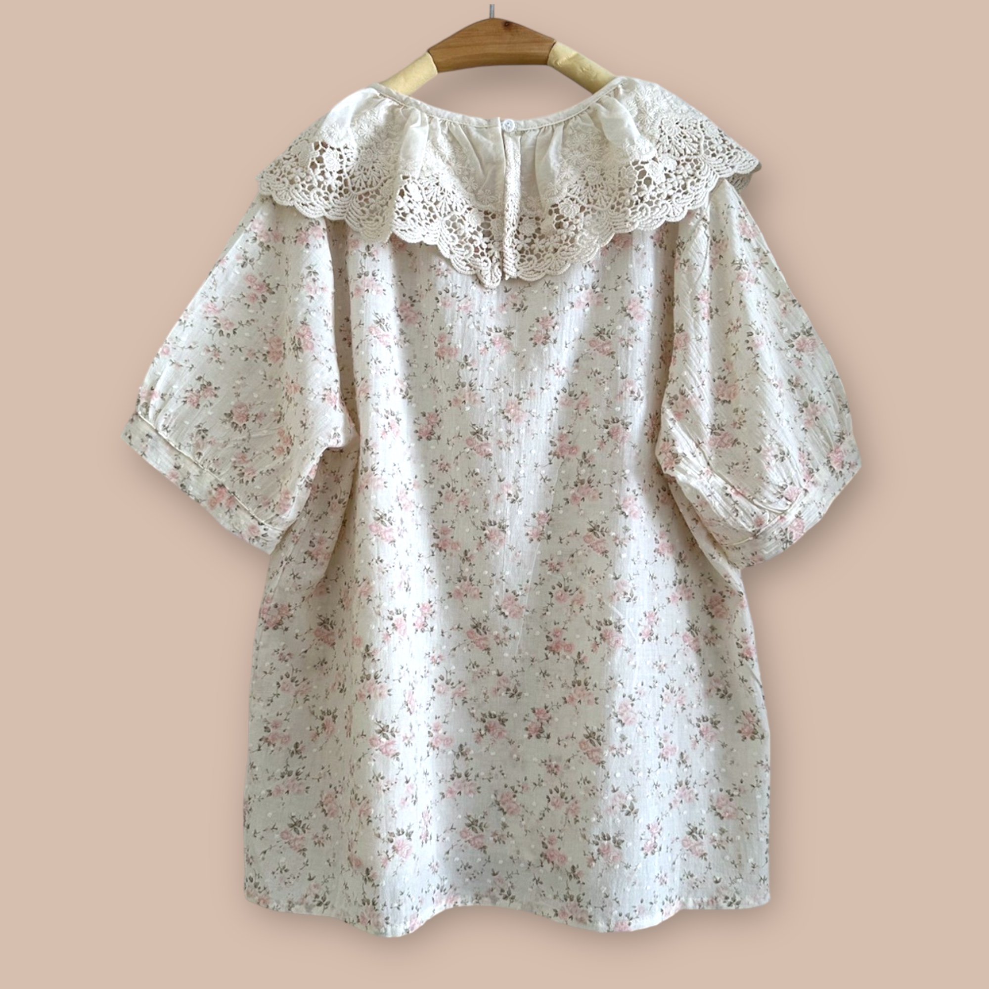 เสื้อผ้าฝ้ายลายดอกไม้แต่งปกผ้าลูกไม้