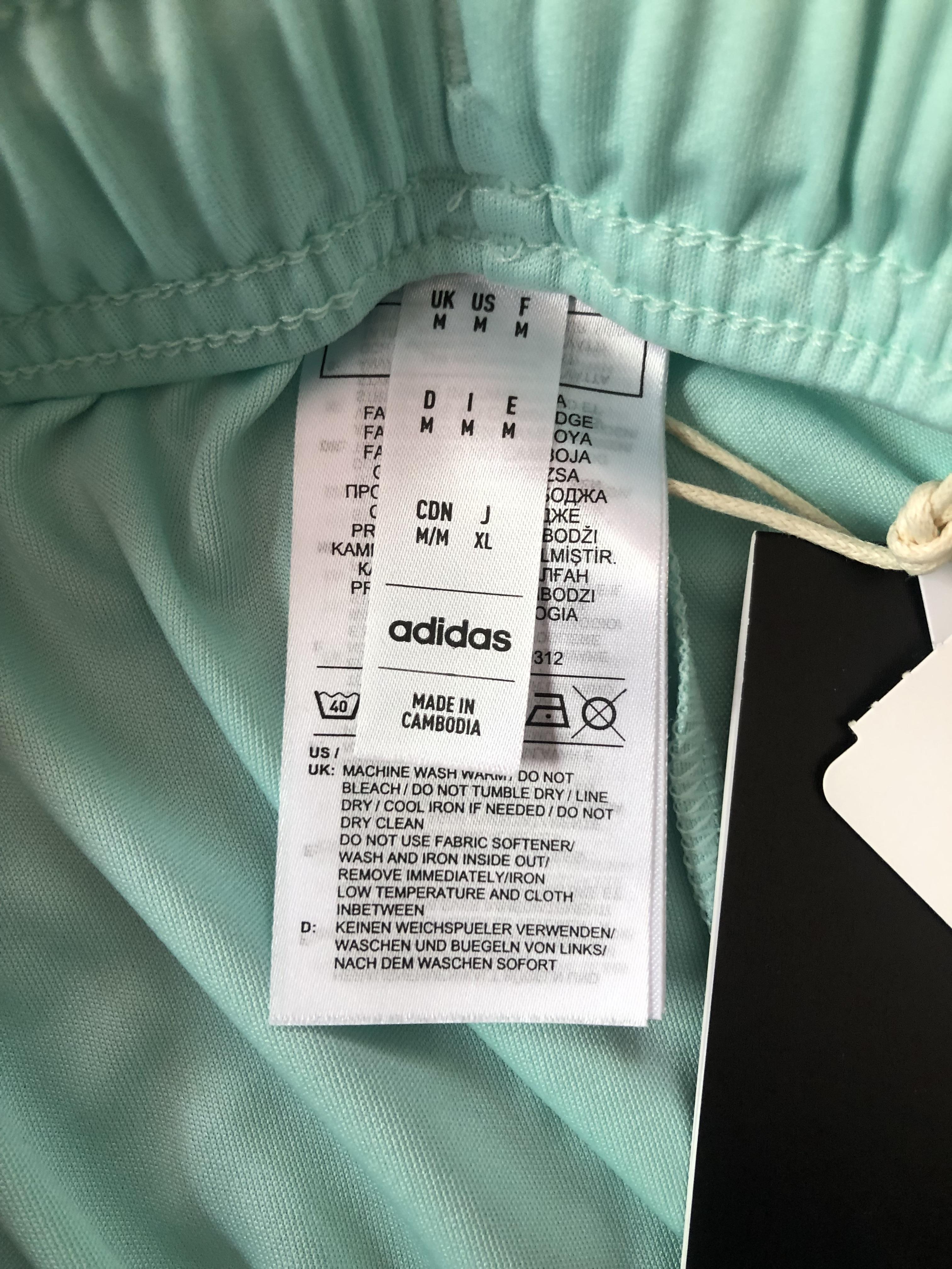 กางเกงฟุตบอล ทีมสโมสรลีดส์ ยูไนเต็ด ชุดเยือน 2023/24 ใหม่ M-Size / LEEDS UNITED Football Shorts Away Kit 2023/24 Jersey NEW M-Size