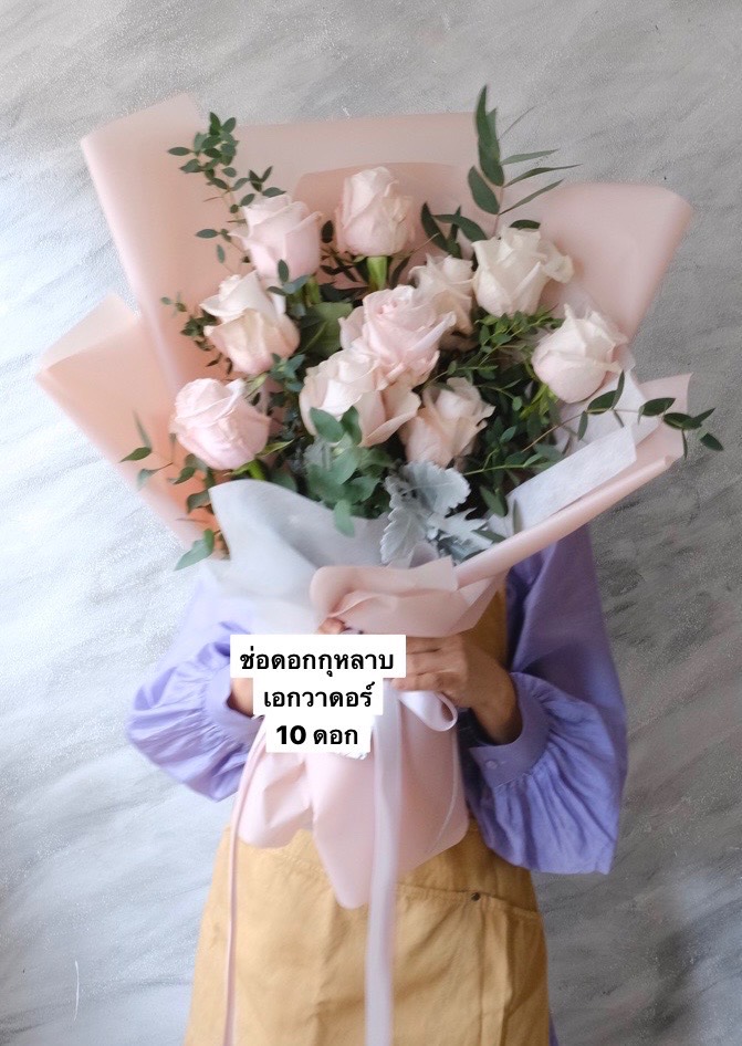 ช่อดอกไม้สดสไตล์เกาหลี ดอกไม้นำเข้า ดอกกุหลาบ เอกวาดอร์ สีชมพูอ่อน 10 ดอก (สามารถเปลี่ยนสีดอกกุหลาบได้) พร้อมตกแต่ง สามารถเปลี่ยนสีได้