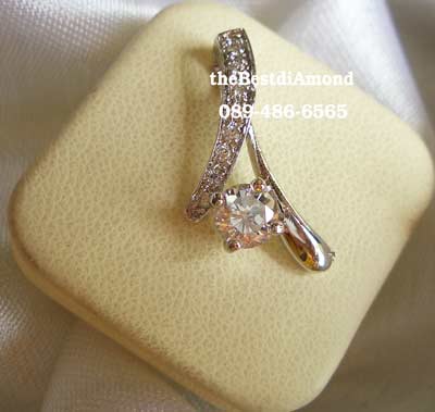 BP417RD+++จี้เพชร A style+++จี้เท่ห์ๆ เก๋ๆ ดีไซน์เหมือนตัว A ออกเปรี้ยวนิดๆ แต่ก็หรูหราในตัว ดูModern มากใส่สวยกับทุกชุดเลยค่ะ