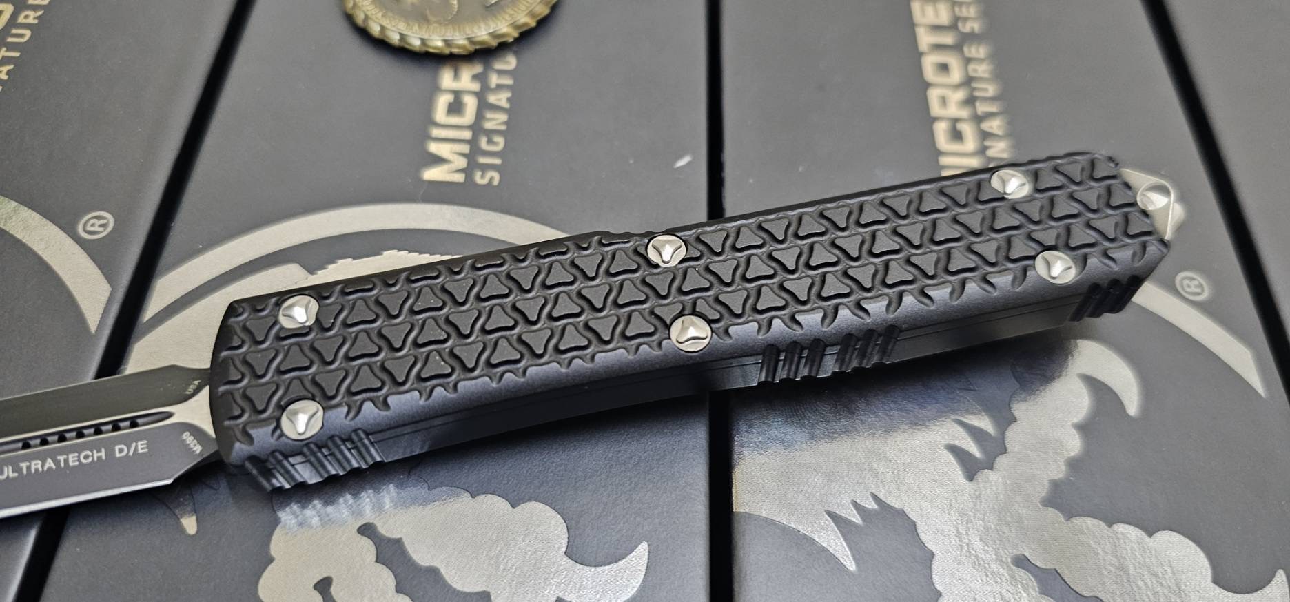 MICROTECH TRI-GRIP ULTRATECH "EKNIVES EKCLUSIVE" BLASTED HARDWARE OTF KNIFE 3.4" BLACK DAGGER