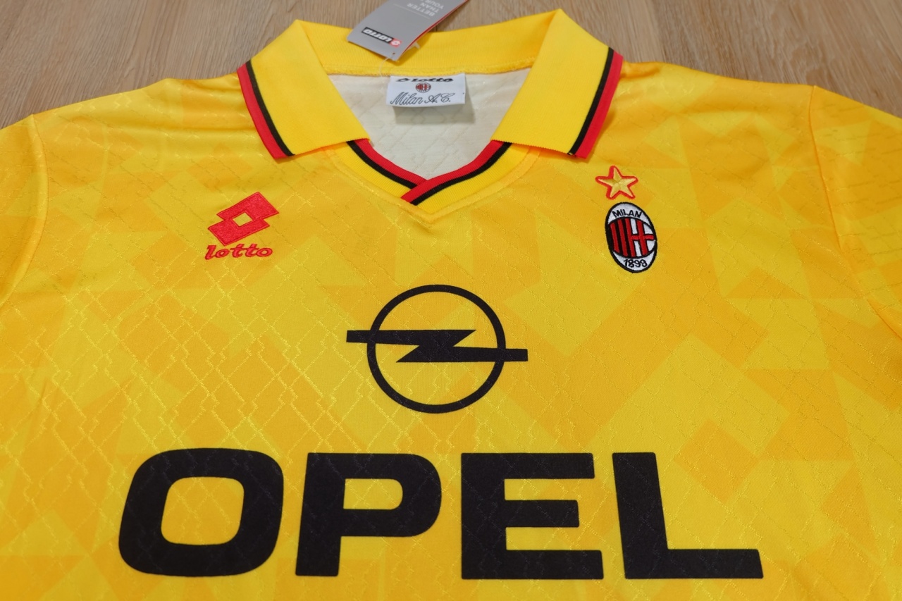AC Milan 1995/96 Third Vintage Jersey เสื้อบอลเอซีมิลาน เสื้อเอซีมิลานย้อนยุค Yellow