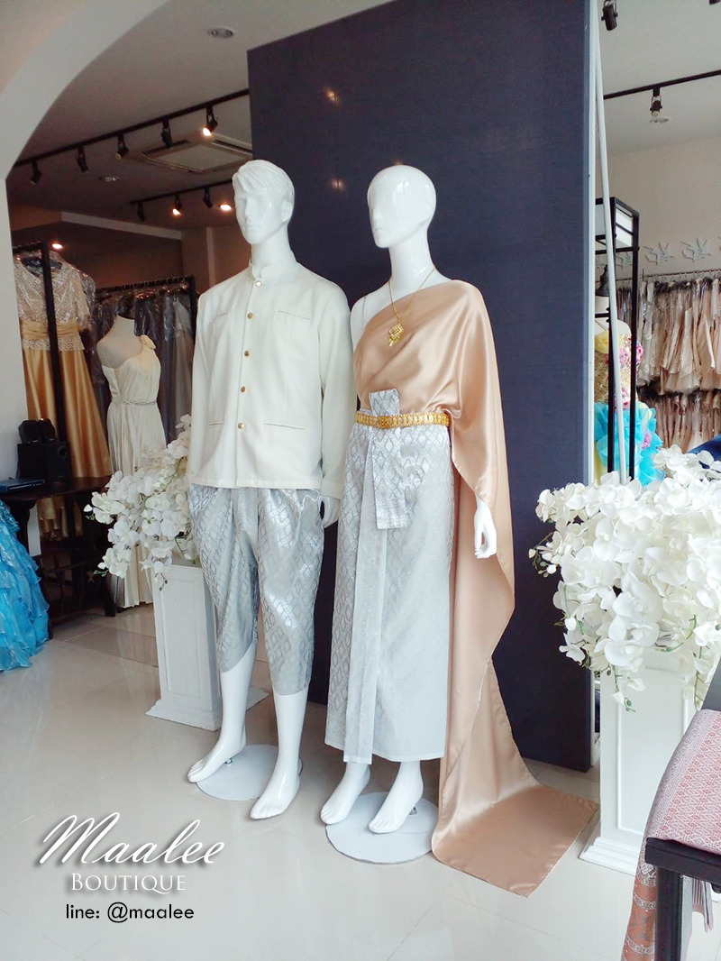 เช่า ชุดไทย ชุดเพื่อนเจ้าสาว ชุดไทยผ้าถุงสีเทาเงิน สไบสีทองอ่อน