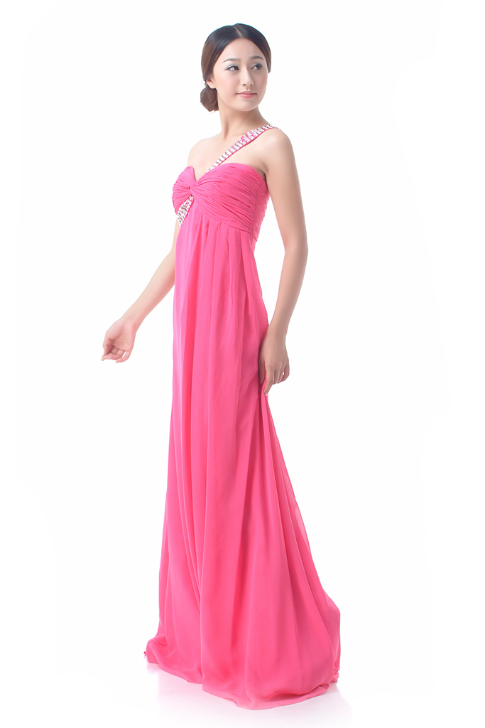 พร้อมเช่า ชุดราตรียาว เกาะอก ไหล่เดียว สีขาว อกจับจีบ Sweet Heart คาดแถบเลื่อมสวยเก๋