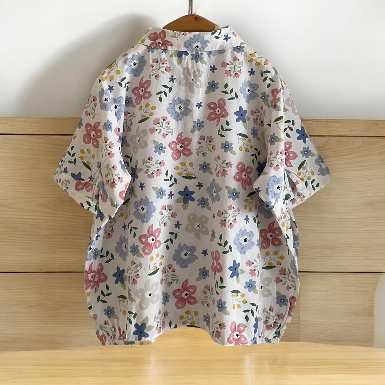 เสื้อผ้าฝ้ายลายดอกไม้แต่งกระเป๋า