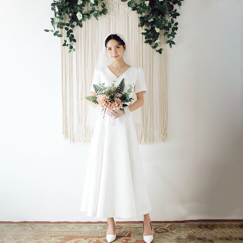 พร้อมเช่า ชุดเช่า ชุดแต่งงาน มินิมอล ชุดหมั้น แขนสั้นคอวี
