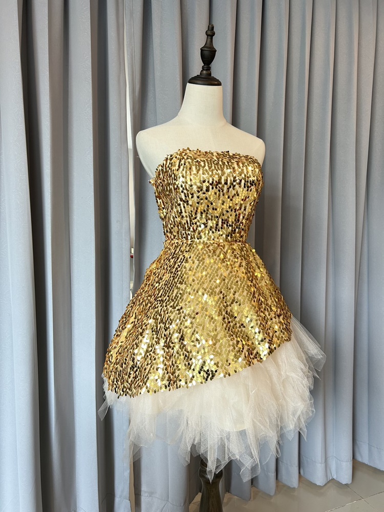 พร้อมเช่า ชุดแฟนซี เช่า 500 ชุดราตรีสั้น เกาะอก สีทอง ผ้าปักเลื่อม กระโปรงสุ่ม Tutu