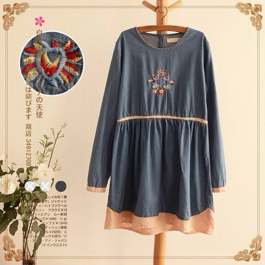 เสื้อยีนส์ปักลาย L.F.K