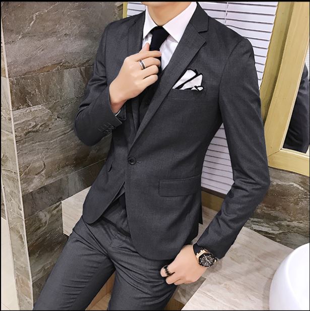 พร้อมเช่า ชุดสูทชาย สีเทาเข้ม เข้ารูป พร้อมเสื้อกั๊ก
